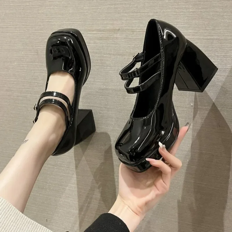 2025 Nuova Pelle Lacca da Donn - Women'S Accessories Trends 2025 recensione e prezzo