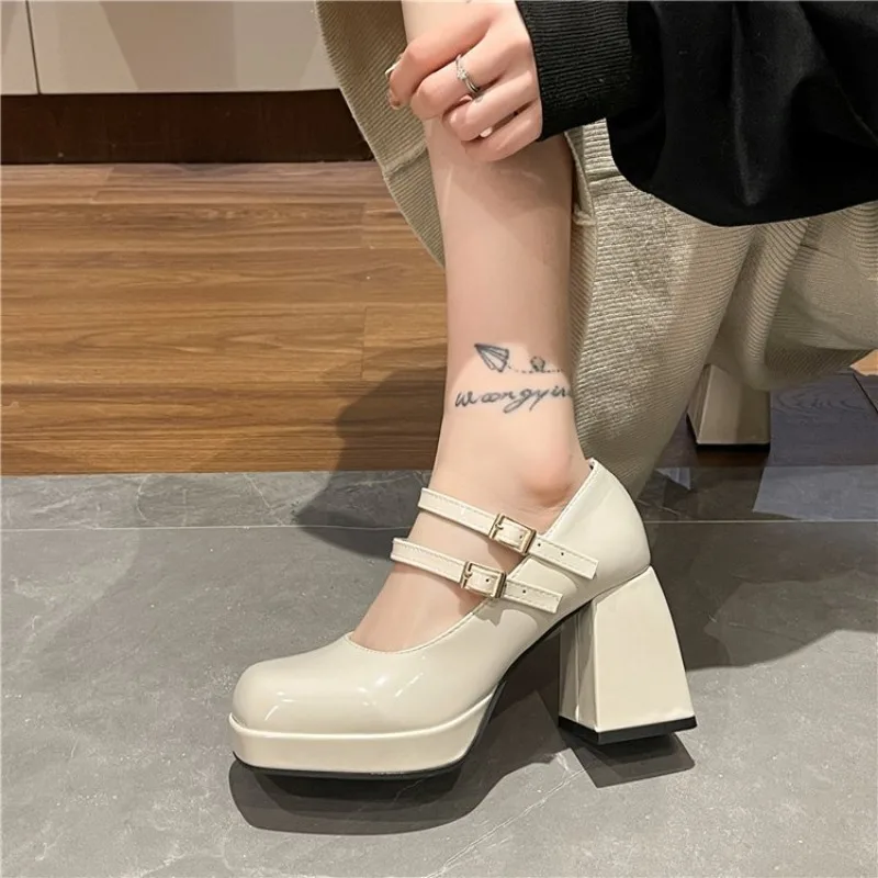2025 Nuova Pelle Lacca da Donn - Women'S Accessories Trends 2025 recensione e prezzo